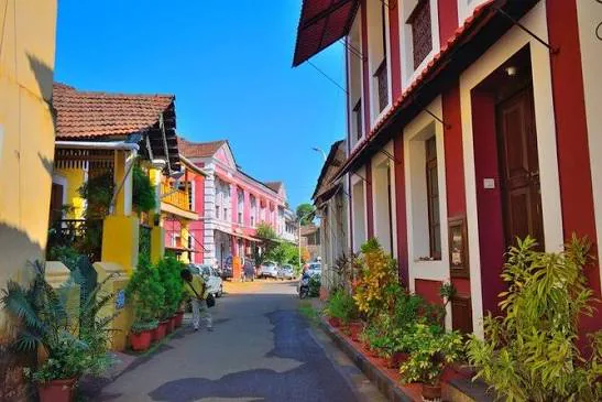 Fontainhas food and architecture walk in Panjim with colourful houses and a narrow heritage street