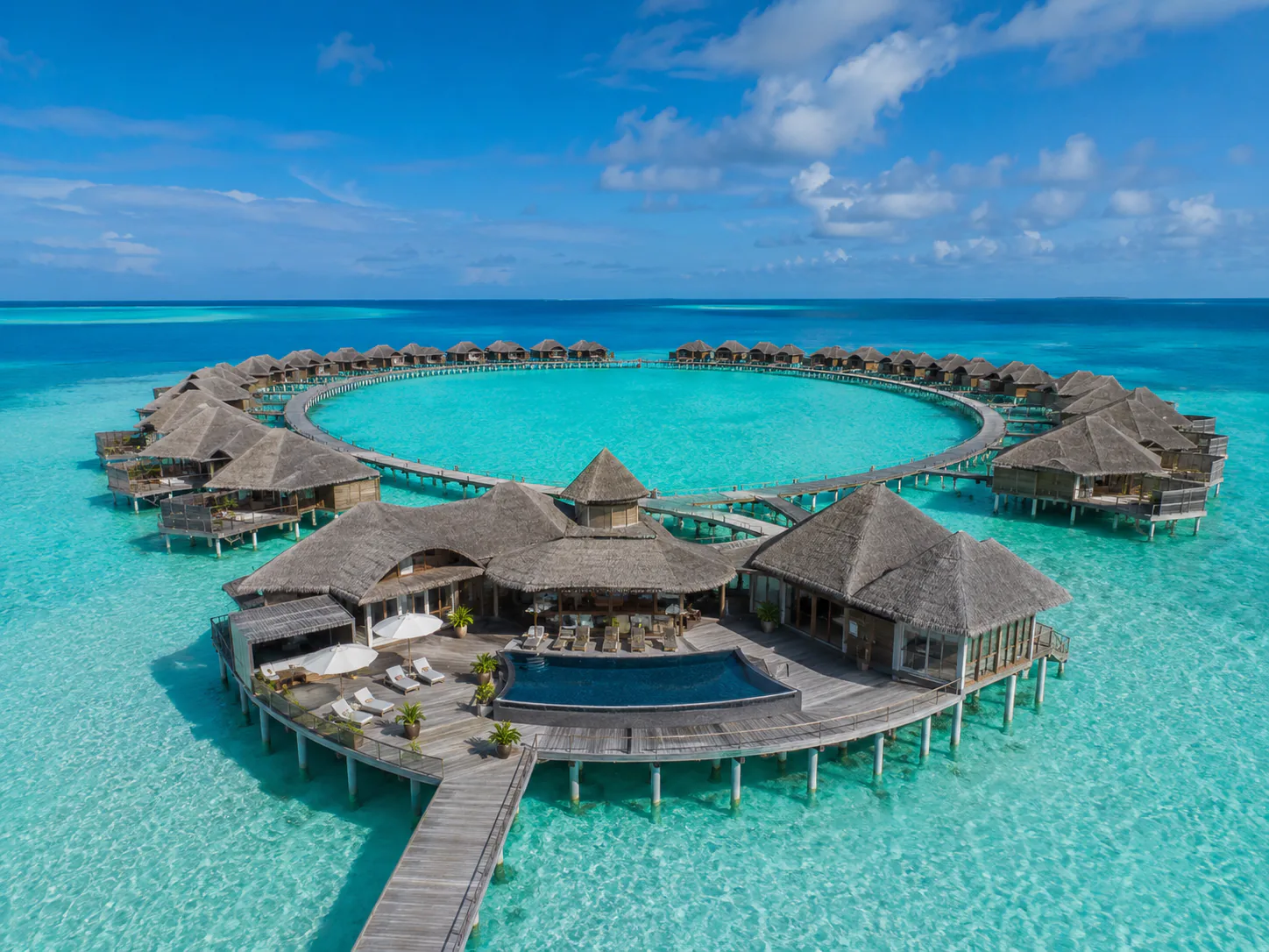 Turquoise Maldivian lagoon and overwater villas