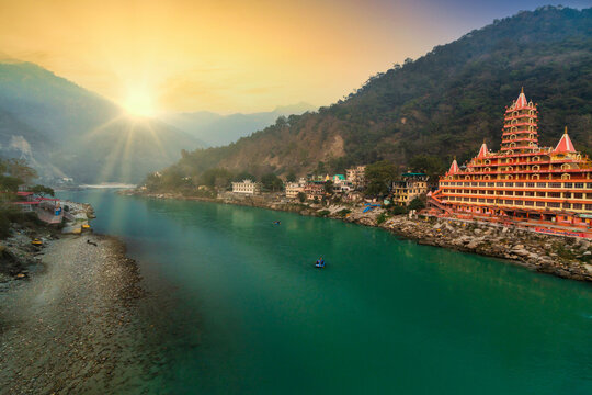 Ganga, Ghats & Mountain Skies