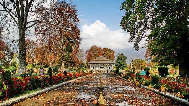 Mughal Gardens and Cultural Immersion